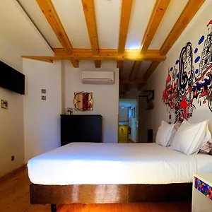 https://hostel-petit-lusa.hotels-lisbon-portugal.com
